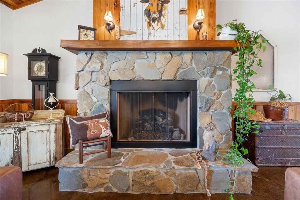 For Sale: $1,650,000 (3 beds, 2 baths, 2730 Square Feet)