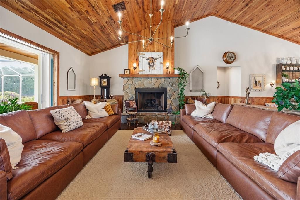 For Sale: $1,650,000 (3 beds, 2 baths, 2730 Square Feet)