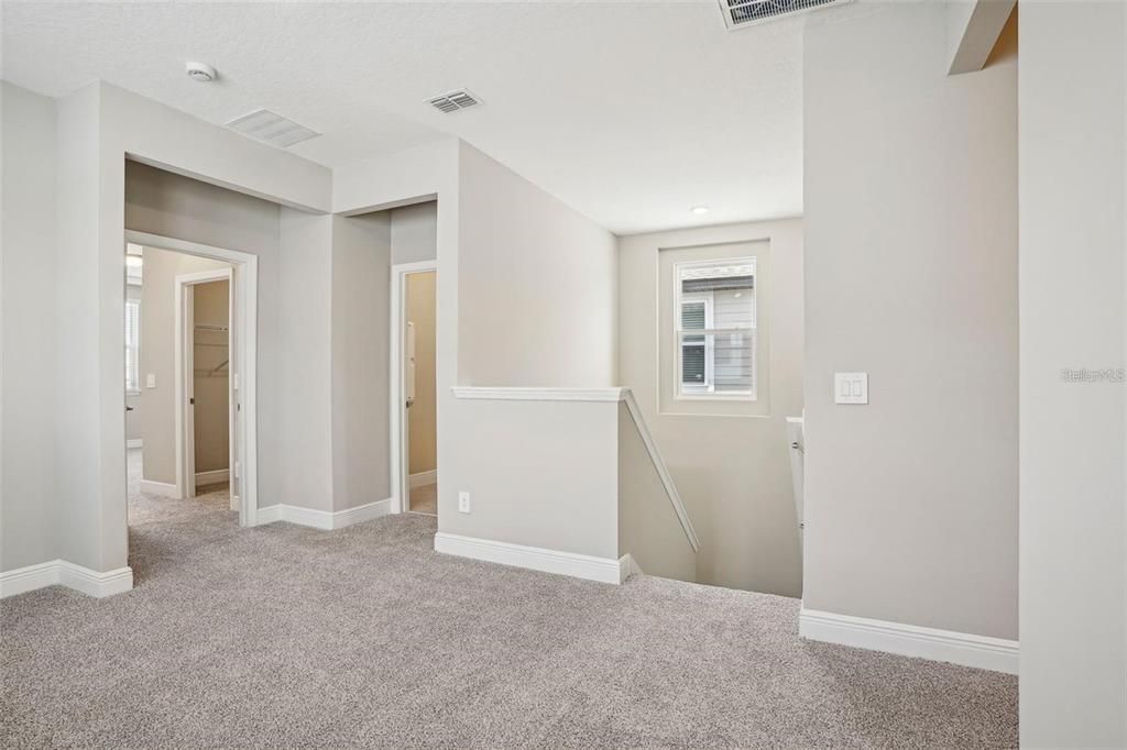 合同活跃: $3,100 (4 贝兹, 2 浴室, 2011 平方英尺)