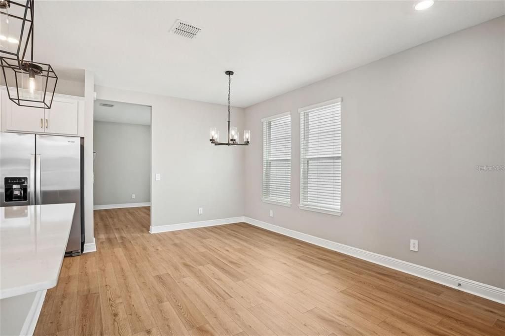 合同活跃: $3,100 (4 贝兹, 2 浴室, 2011 平方英尺)