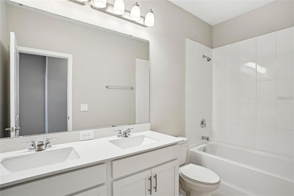 合同活跃: $3,100 (4 贝兹, 2 浴室, 2011 平方英尺)