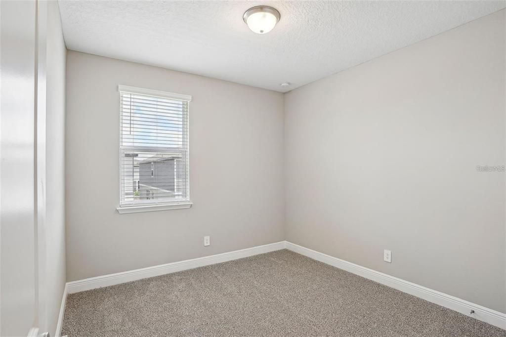 合同活跃: $3,100 (4 贝兹, 2 浴室, 2011 平方英尺)