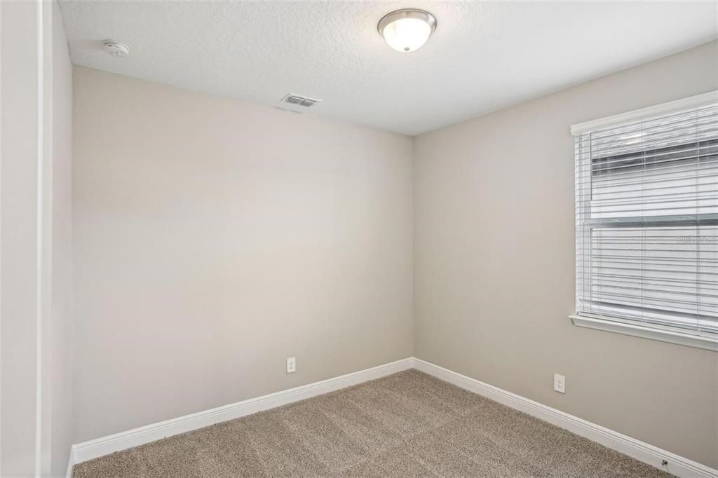 合同活跃: $3,100 (4 贝兹, 2 浴室, 2011 平方英尺)