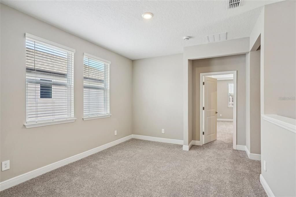 合同活跃: $3,100 (4 贝兹, 2 浴室, 2011 平方英尺)