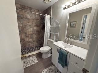 Active With Contract: $1,650 (2 beds, 1 baths, 960 Square Feet)
