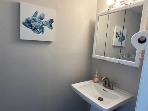 Active With Contract: $1,650 (2 beds, 1 baths, 960 Square Feet)