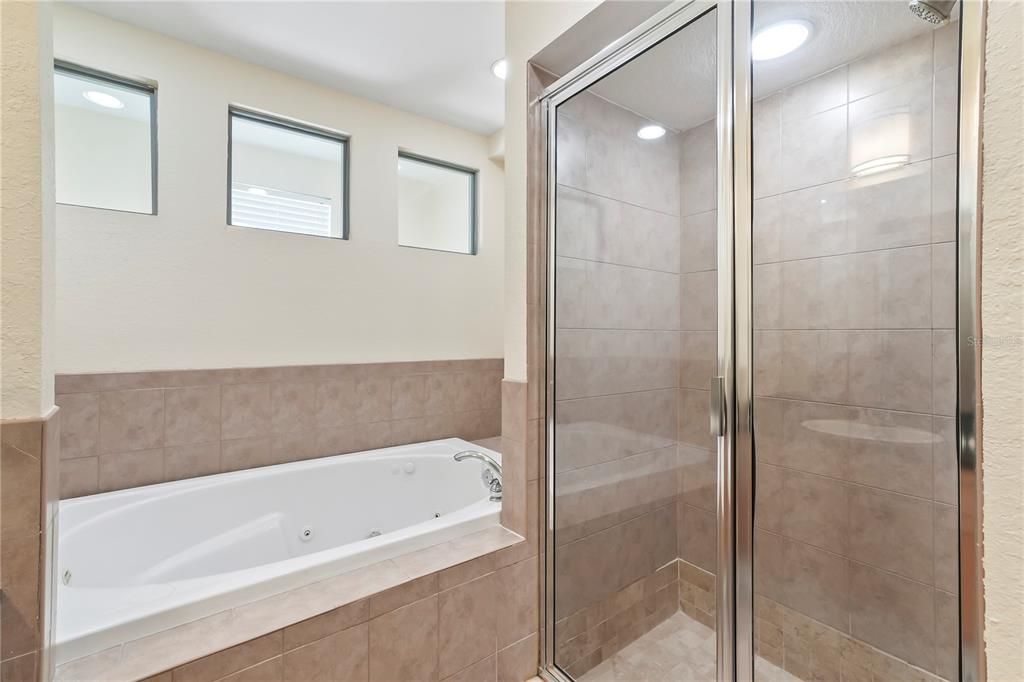 For Sale: $499,900 (3 beds, 3 baths, 2322 Square Feet)