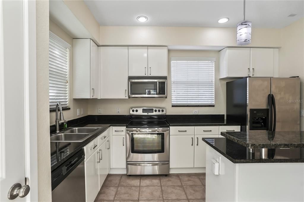 For Sale: $499,900 (3 beds, 3 baths, 2322 Square Feet)