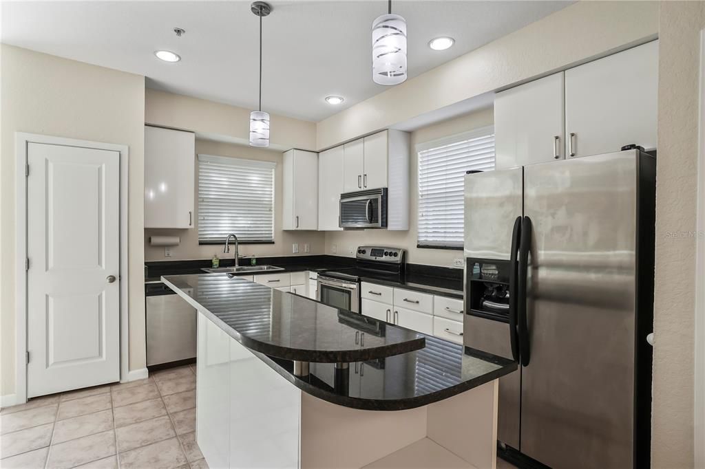 For Sale: $499,900 (3 beds, 3 baths, 2322 Square Feet)