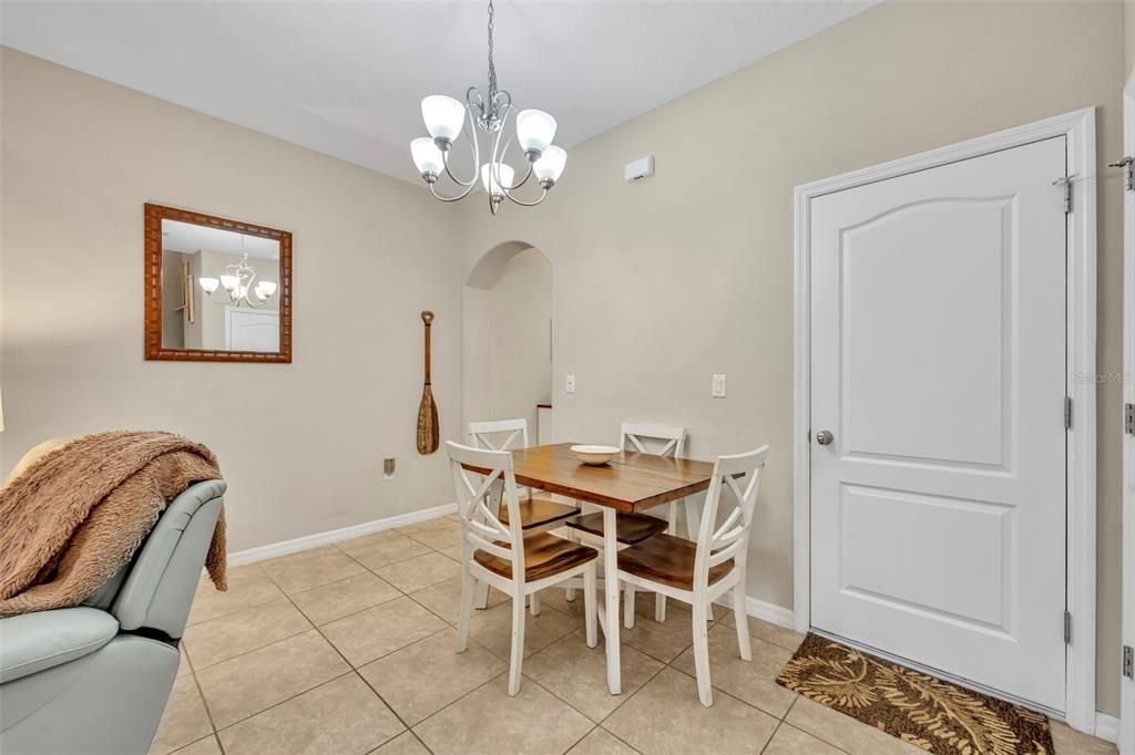 Activo con contrato: $240,000 (3 camas, 2 baños, 1288 Pies cuadrados)