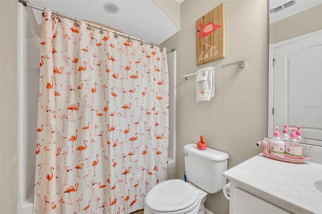 Activo con contrato: $240,000 (3 camas, 2 baños, 1288 Pies cuadrados)