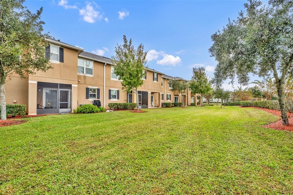 Activo con contrato: $240,000 (3 camas, 2 baños, 1288 Pies cuadrados)