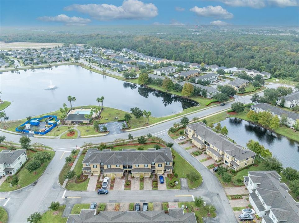 Activo con contrato: $240,000 (3 camas, 2 baños, 1288 Pies cuadrados)