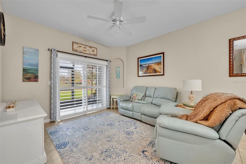 Activo con contrato: $240,000 (3 camas, 2 baños, 1288 Pies cuadrados)