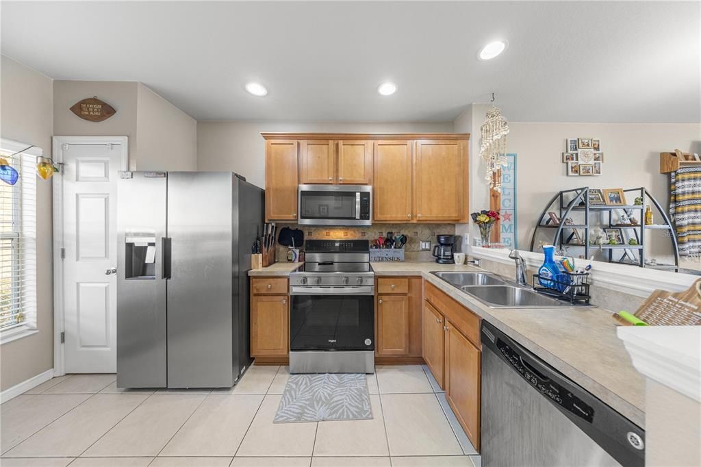 For Sale: $174,900 (2 beds, 2 baths, 1161 Square Feet)