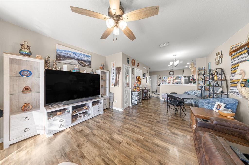 For Sale: $174,900 (2 beds, 2 baths, 1161 Square Feet)