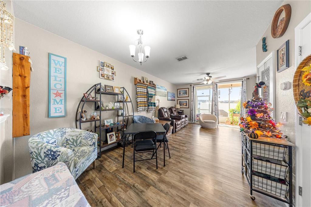 For Sale: $174,900 (2 beds, 2 baths, 1161 Square Feet)