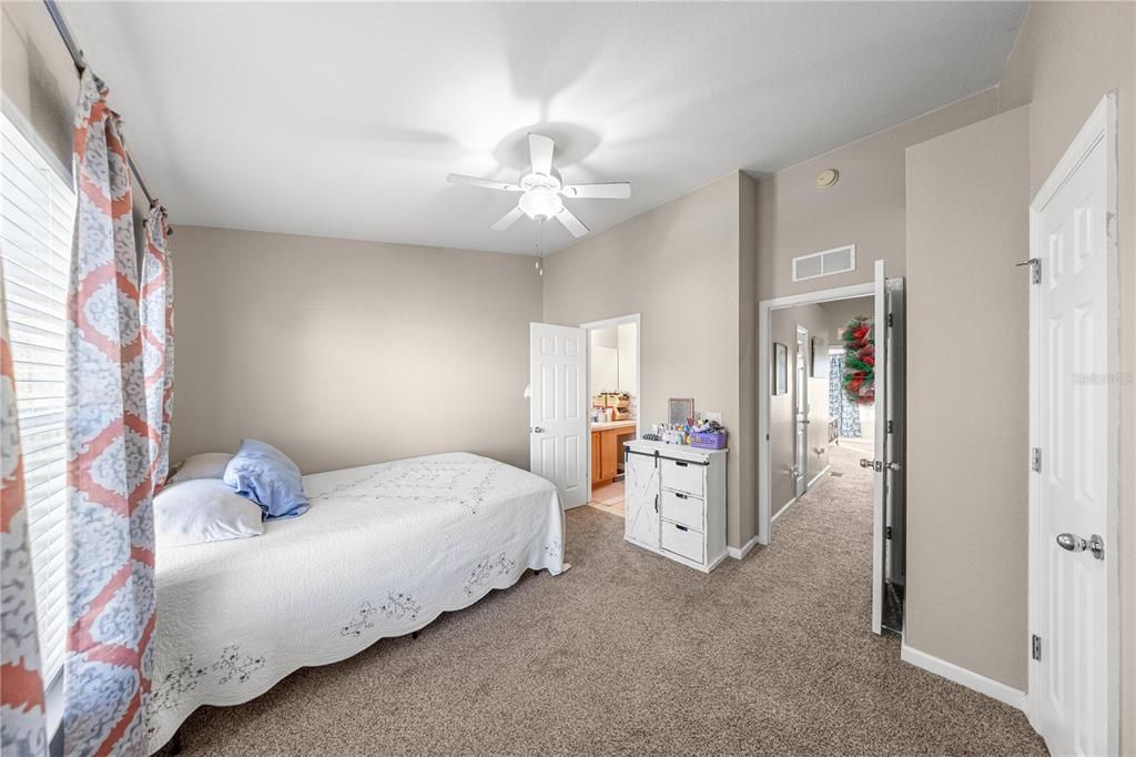 For Sale: $174,900 (2 beds, 2 baths, 1161 Square Feet)