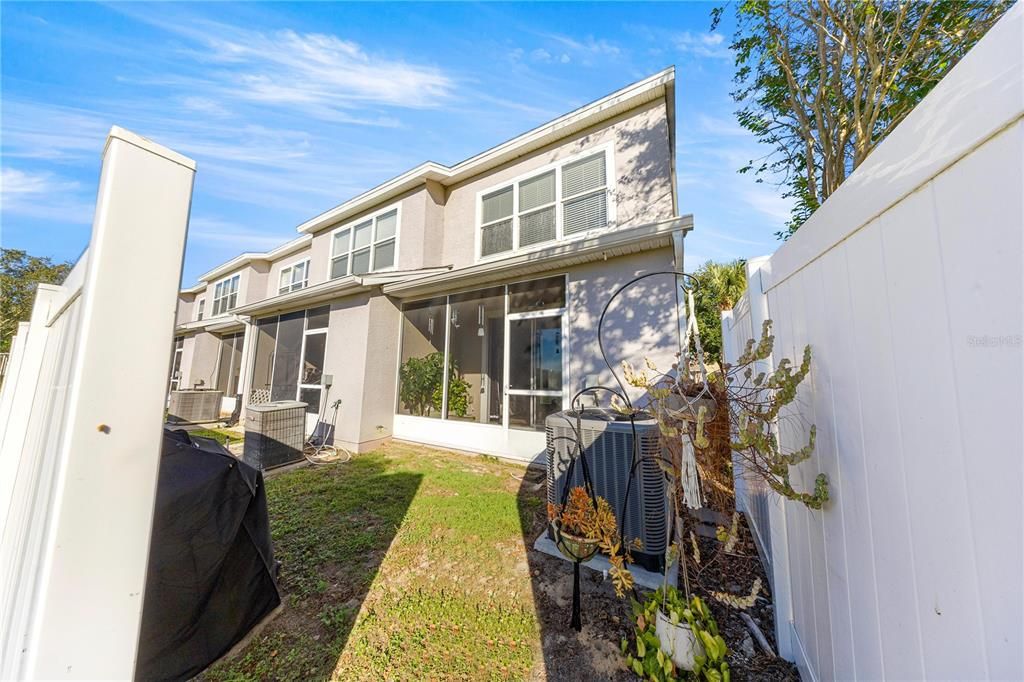 For Sale: $174,900 (2 beds, 2 baths, 1161 Square Feet)