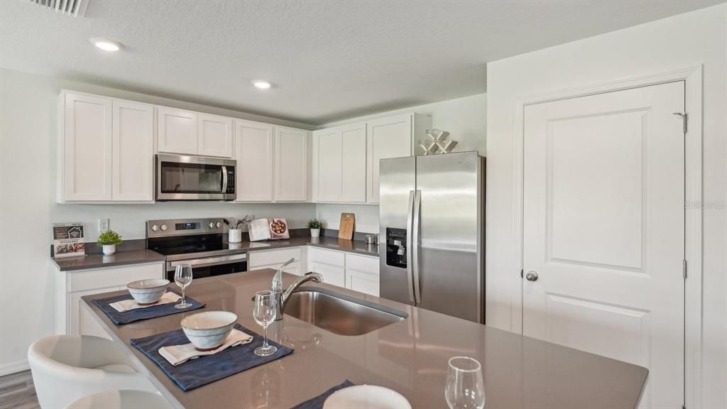 Activo con contrato: $340,965 (4 camas, 2 baños, 1498 Pies cuadrados)