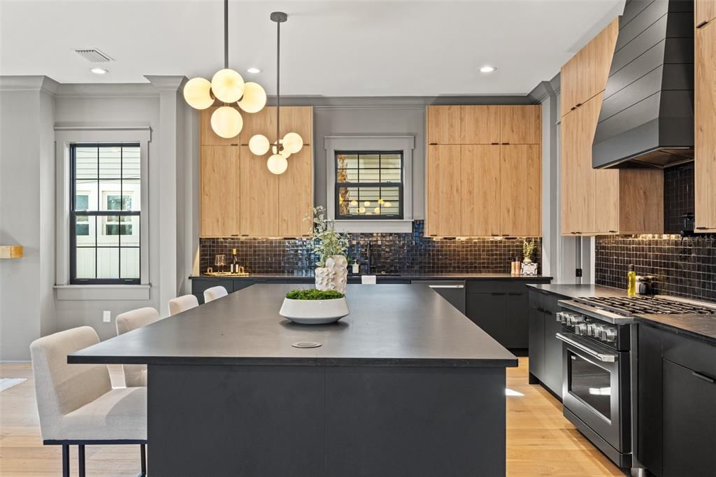 出租: $14,500 (5 贝兹, 5 浴室, 4149 平方英尺)