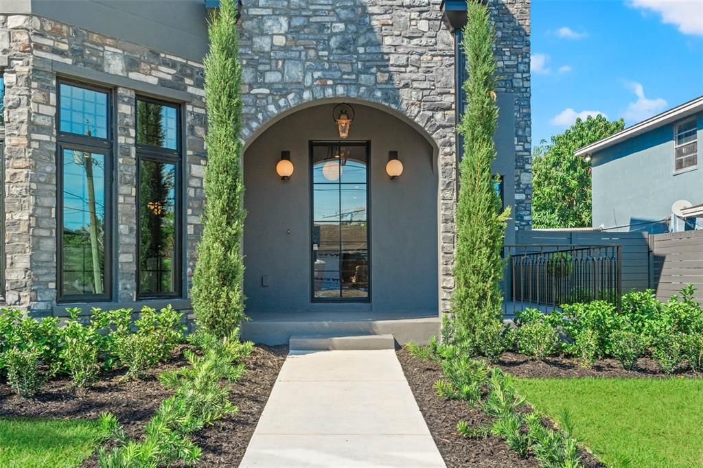 出租: $14,500 (5 贝兹, 5 浴室, 4149 平方英尺)