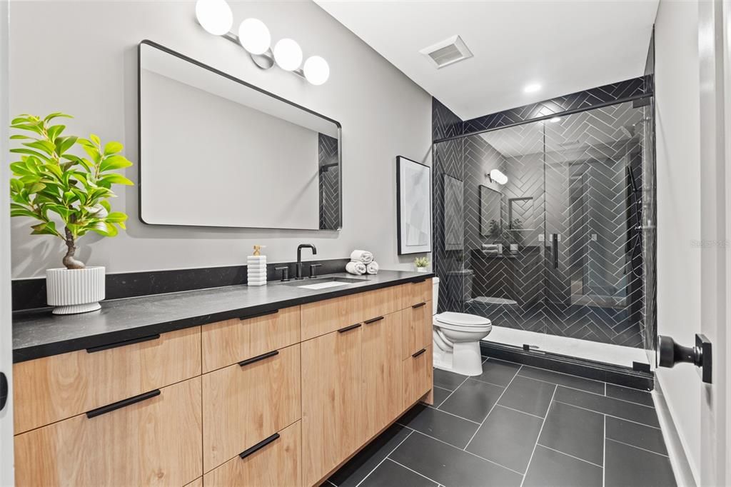 出租: $14,500 (5 贝兹, 5 浴室, 4149 平方英尺)