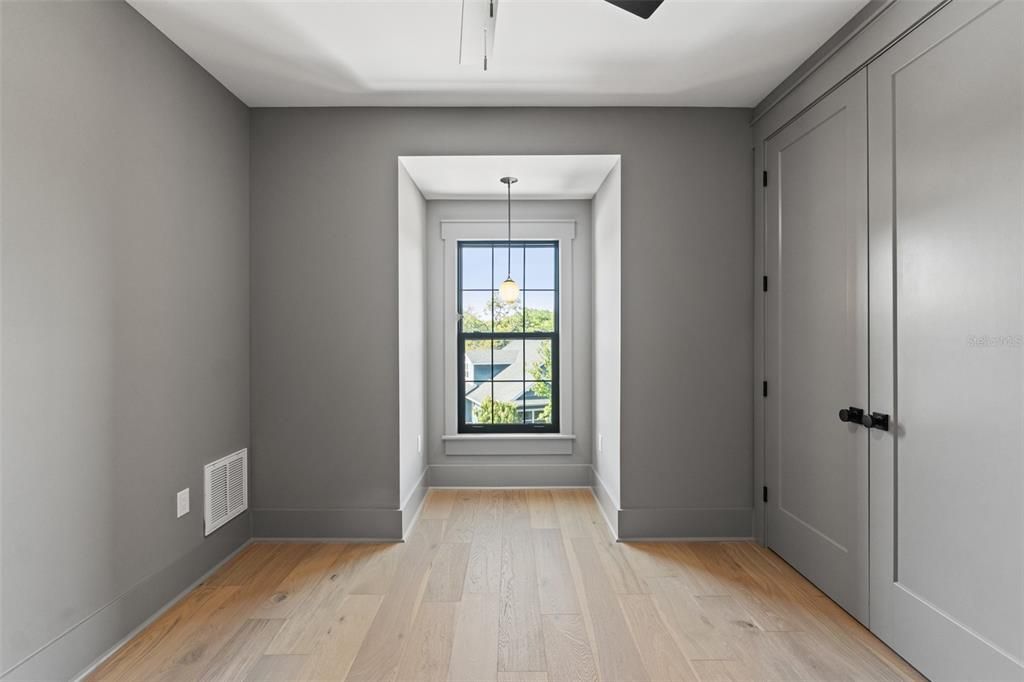 出租: $14,500 (5 贝兹, 5 浴室, 4149 平方英尺)