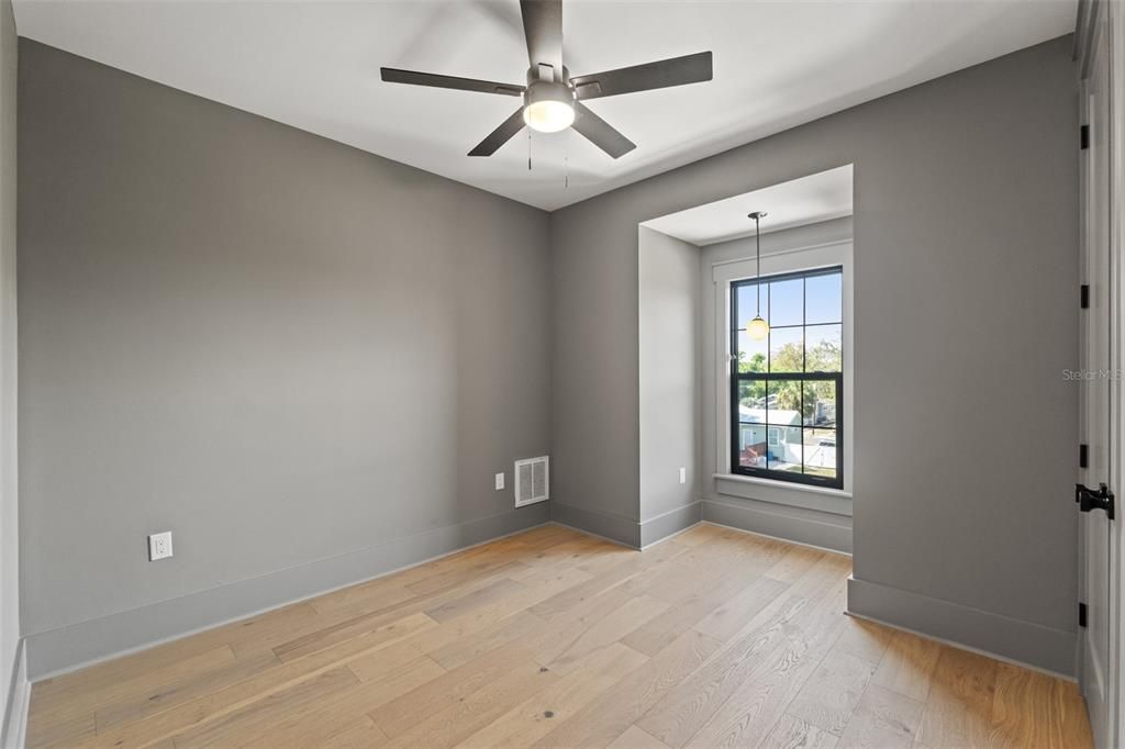 出租: $14,500 (5 贝兹, 5 浴室, 4149 平方英尺)