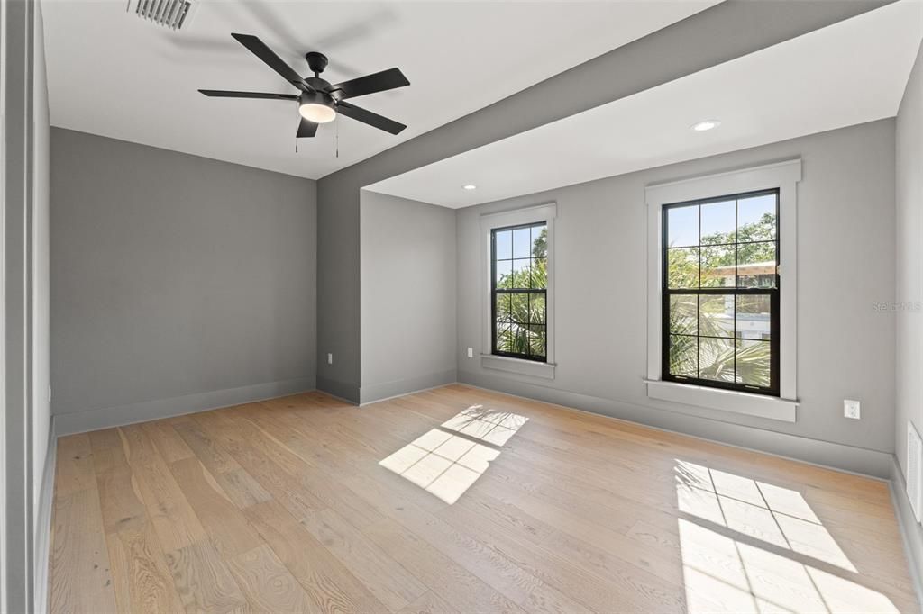 出租: $14,500 (5 贝兹, 5 浴室, 4149 平方英尺)