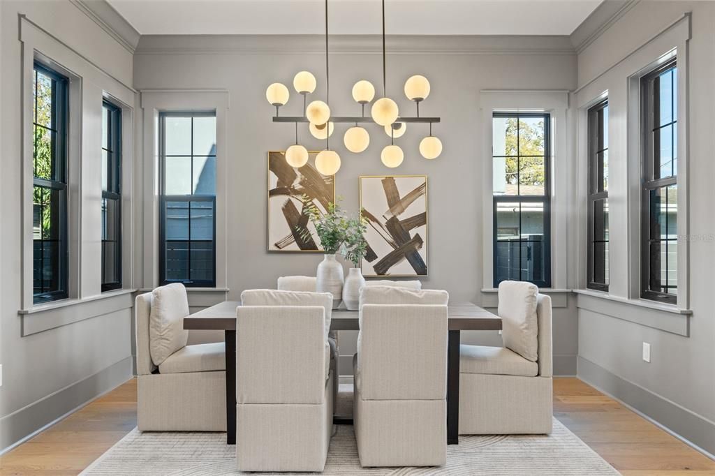 出租: $14,500 (5 贝兹, 5 浴室, 4149 平方英尺)