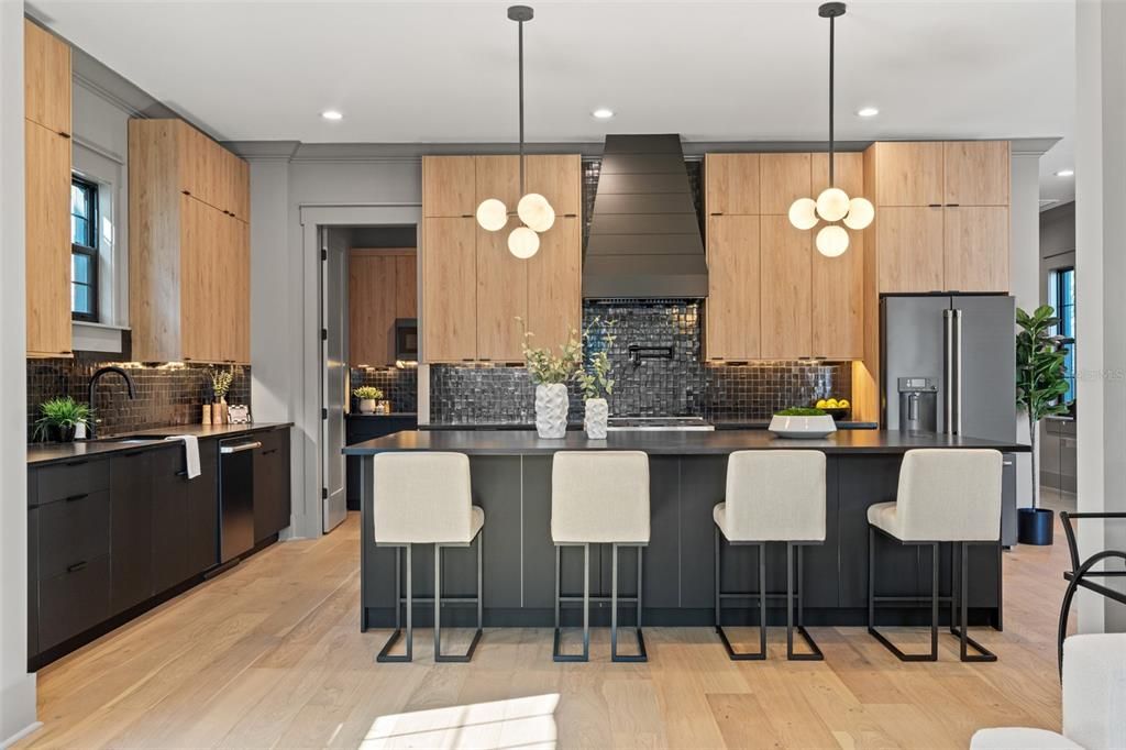 出租: $14,500 (5 贝兹, 5 浴室, 4149 平方英尺)