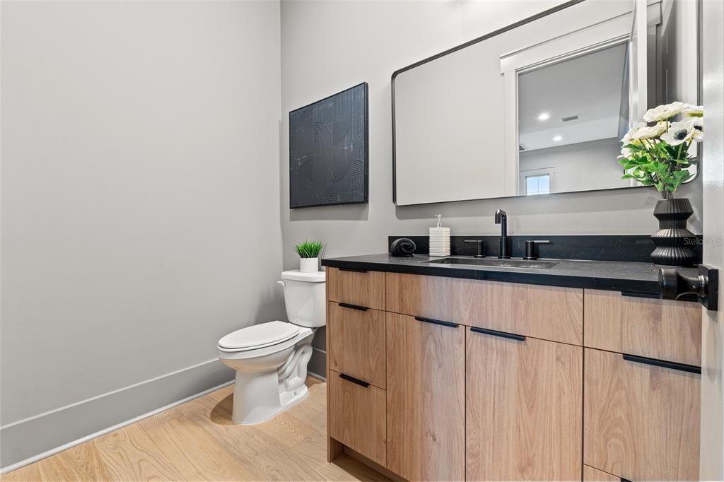 出租: $14,500 (5 贝兹, 5 浴室, 4149 平方英尺)