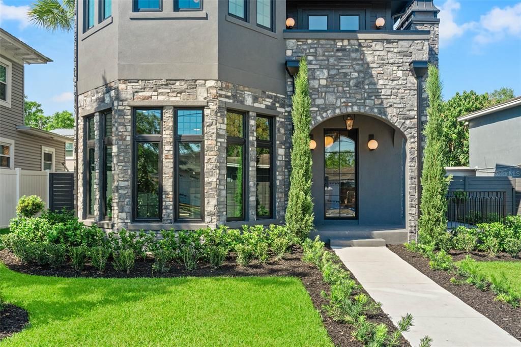 出租: $14,500 (5 贝兹, 5 浴室, 4149 平方英尺)