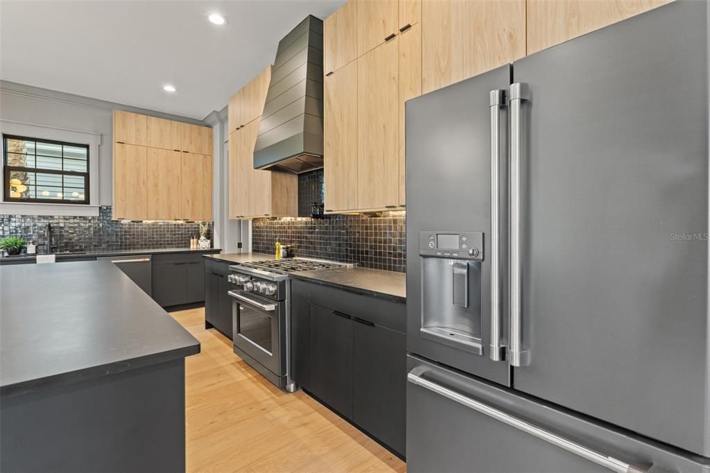 出租: $14,500 (5 贝兹, 5 浴室, 4149 平方英尺)