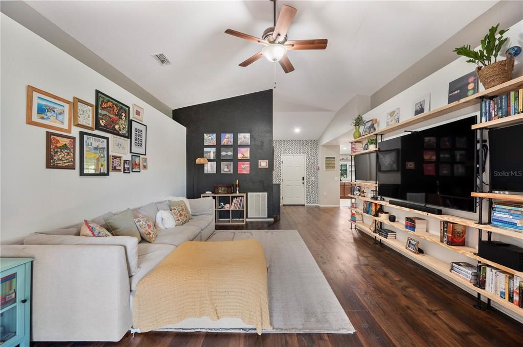 Active With Contract: $347,900 (3 beds, 2 baths, 1430 Square Feet)