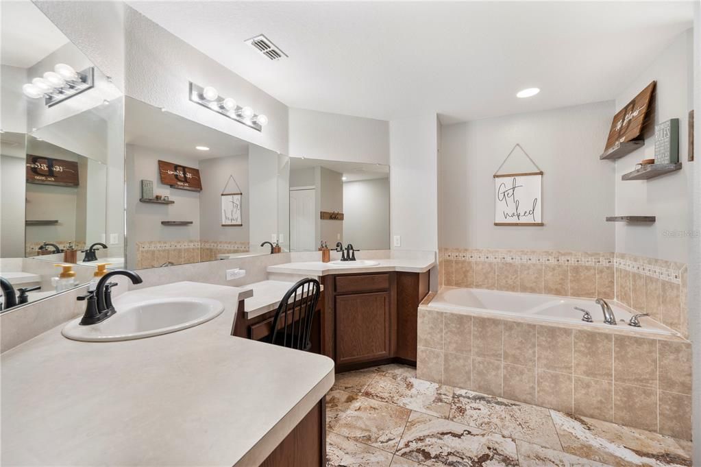 Active With Contract: $347,900 (3 beds, 2 baths, 1430 Square Feet)