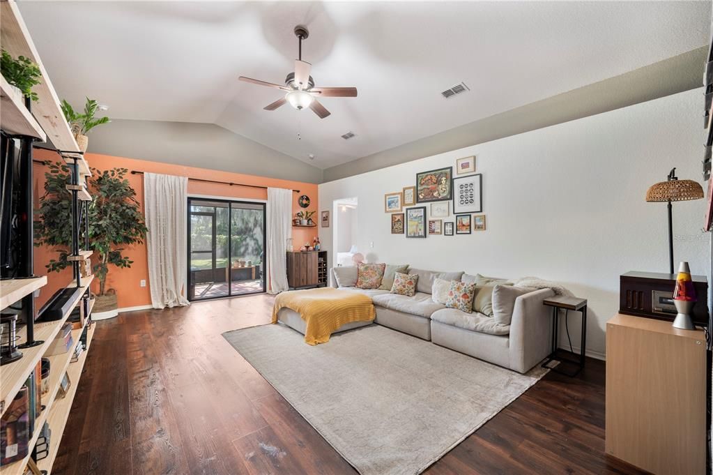 Active With Contract: $347,900 (3 beds, 2 baths, 1430 Square Feet)