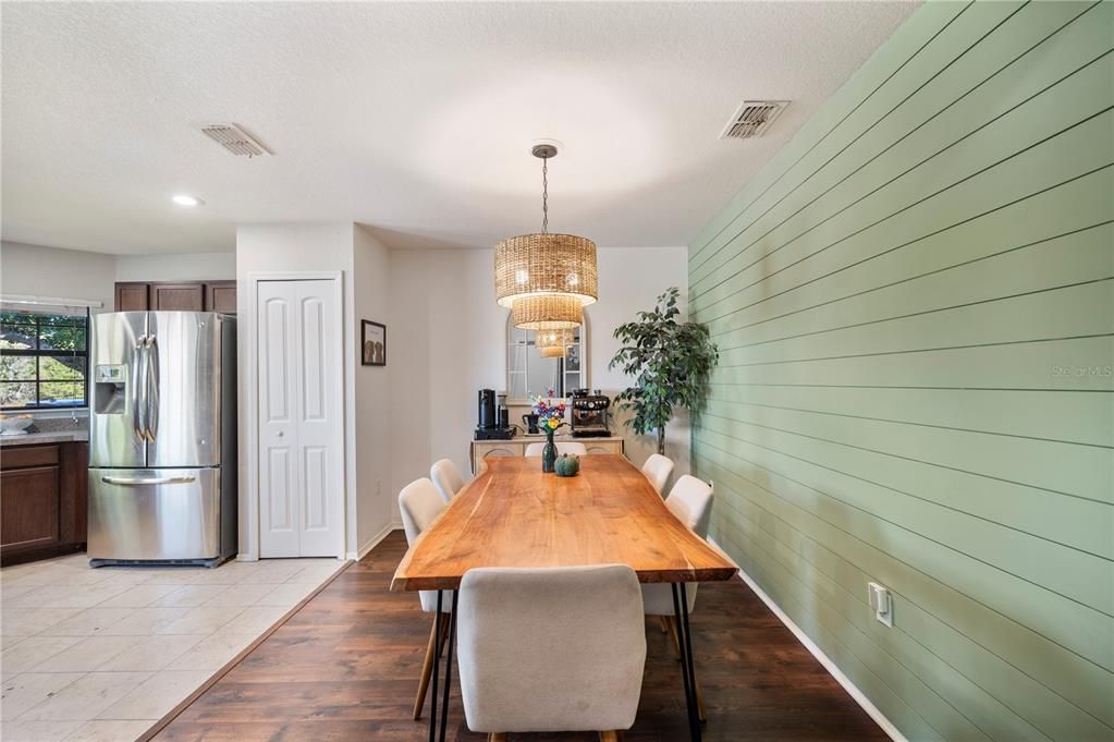 Active With Contract: $347,900 (3 beds, 2 baths, 1430 Square Feet)