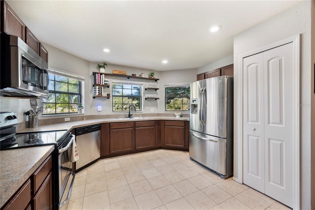 Active With Contract: $347,900 (3 beds, 2 baths, 1430 Square Feet)