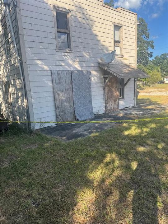 For Sale: $160,000 (8 beds, 4 baths, 3180 Square Feet)