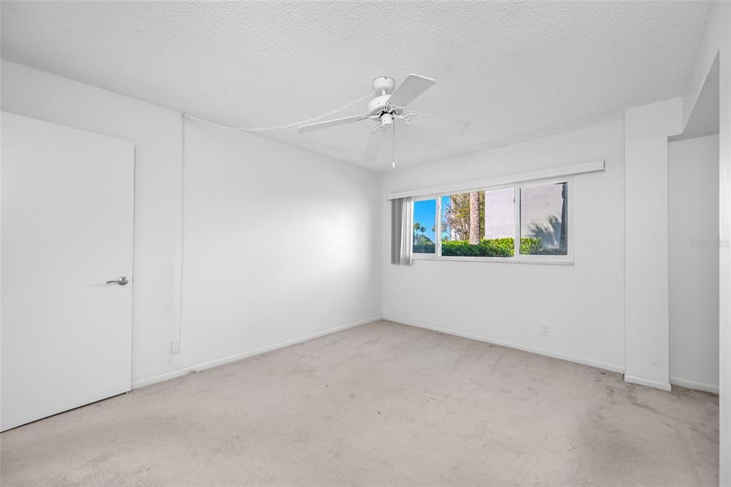 Activo con contrato: $349,900 (1 camas, 1 baños, 760 Pies cuadrados)