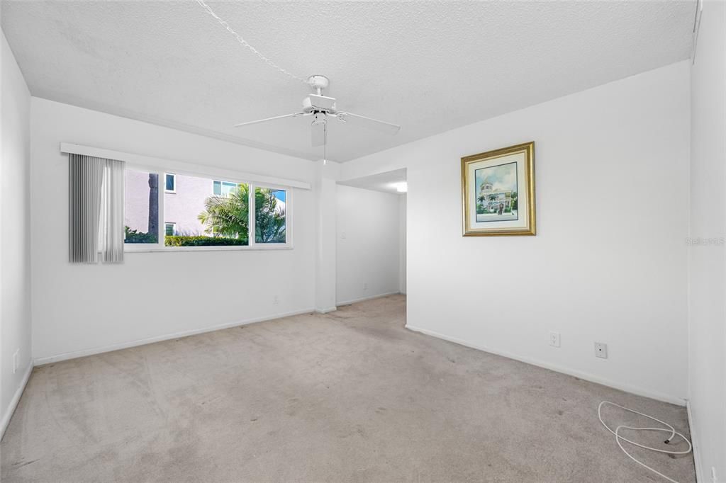 Activo con contrato: $349,900 (1 camas, 1 baños, 760 Pies cuadrados)