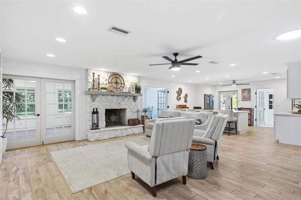 待售: $739,900 (3 贝兹, 2 浴室, 2400 平方英尺)