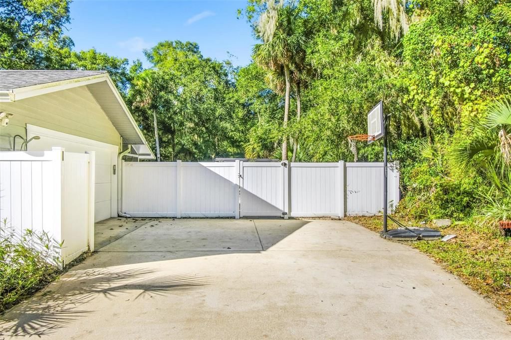 待售: $739,900 (3 贝兹, 2 浴室, 2400 平方英尺)