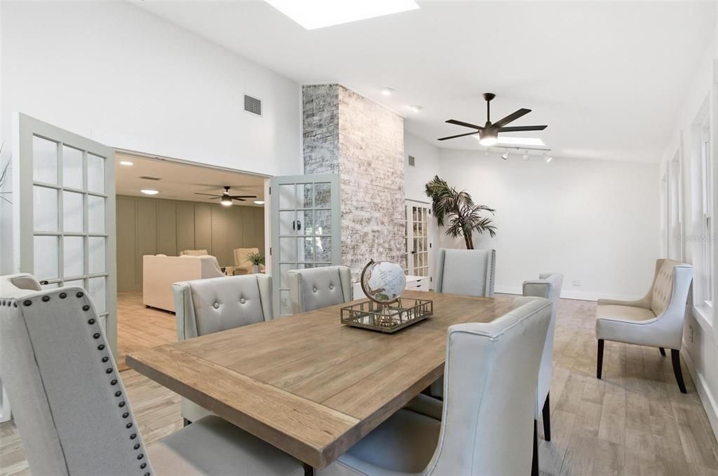 待售: $739,900 (3 贝兹, 2 浴室, 2400 平方英尺)