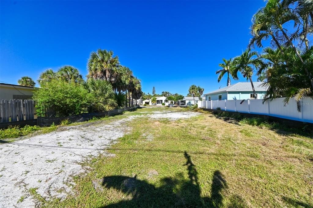 待售: $350,000 (0.11 acres)