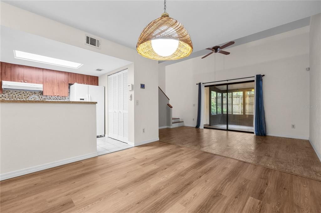 Active With Contract: $215,000 (2 beds, 2 baths, 1225 Square Feet)