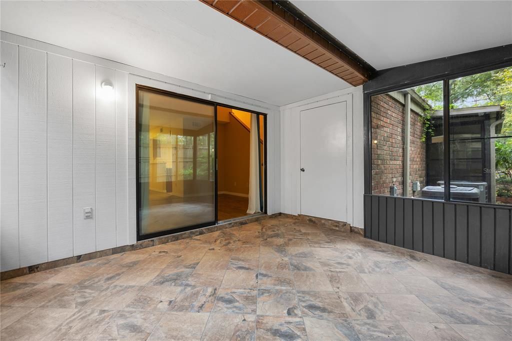 Active With Contract: $215,000 (2 beds, 2 baths, 1225 Square Feet)