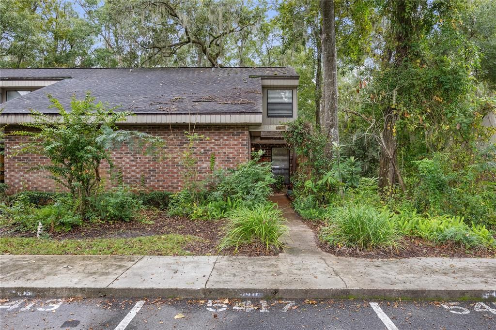 Active With Contract: $215,000 (2 beds, 2 baths, 1225 Square Feet)